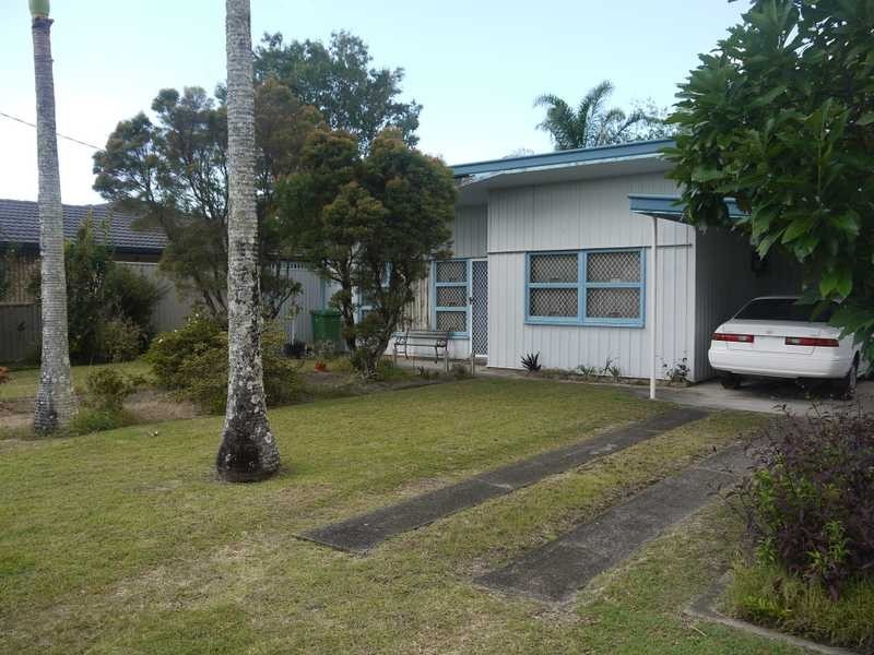 10 Merauke Avenue, Palm Beach QLD 4221