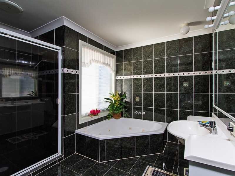 4 Serafini Court, Elanora QLD 4221