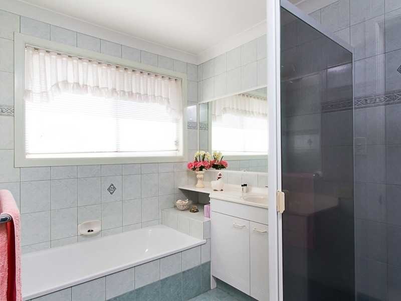 4 Serafini Court, Elanora QLD 4221