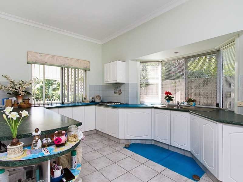 4 Serafini Court, Elanora QLD 4221