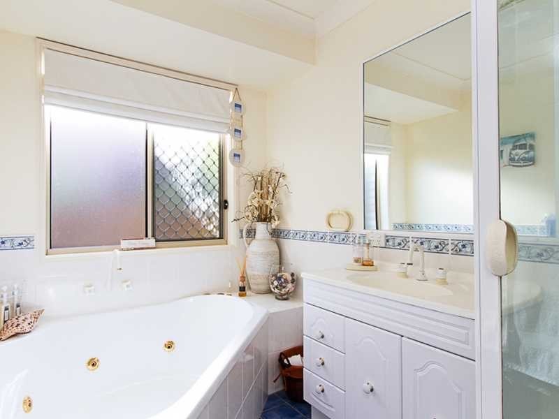 17 Bidwill Court, Elanora QLD 4221