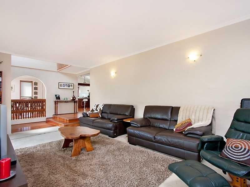 19 Hopbush Street, Palm Beach QLD 4221