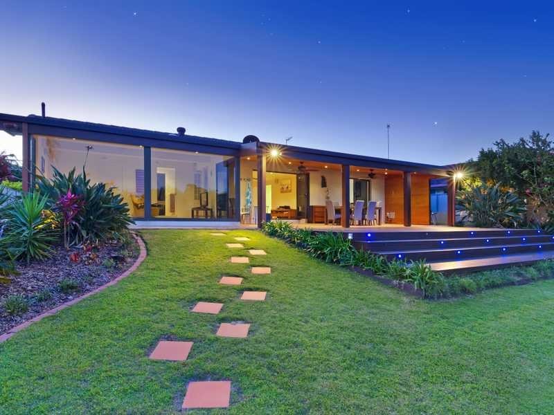 4 Kingfish Court, Palm Beach QLD 4221