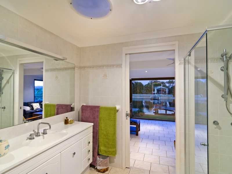4 Kingfish Court, Palm Beach QLD 4221