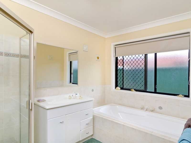 6 Mollys Place, Currumbin Waters QLD 4223