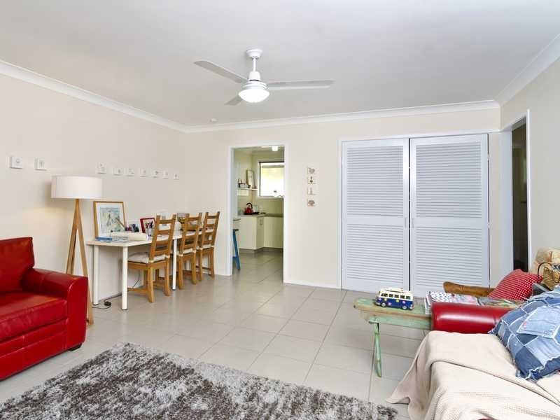2/2 Mawarra Street, Palm Beach QLD 4221