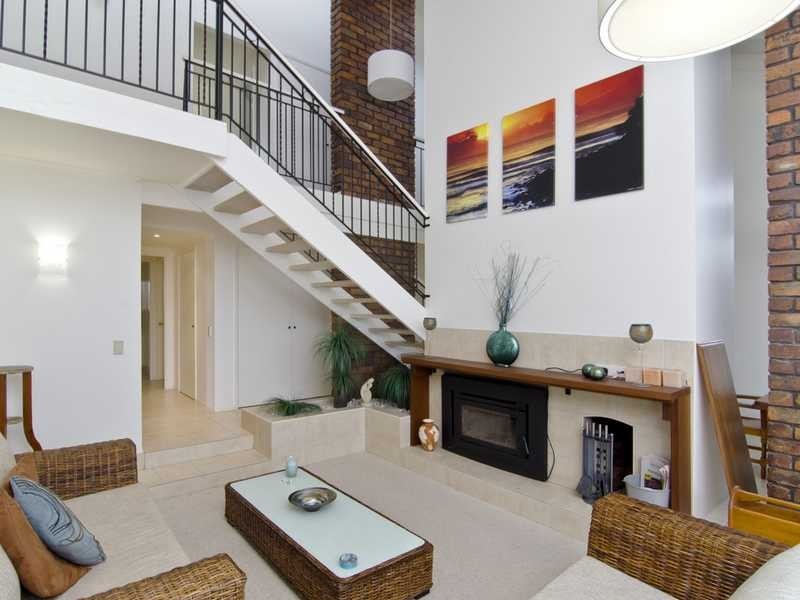 1 Chestnut Street, Elanora QLD 4221