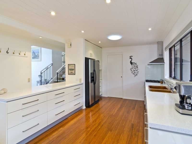 1 Chestnut Street, Elanora QLD 4221