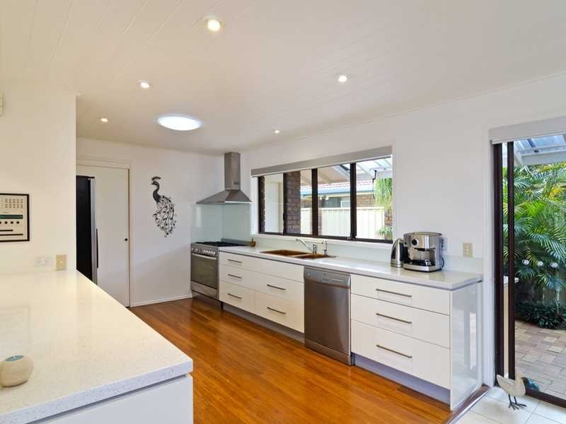 1 Chestnut Street, Elanora QLD 4221