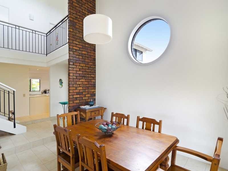 1 Chestnut Street, Elanora QLD 4221