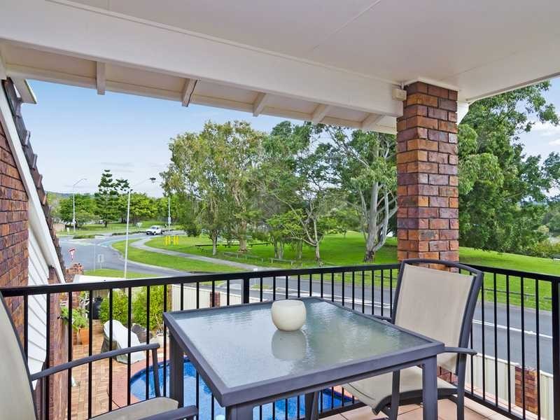 1 Chestnut Street, Elanora QLD 4221