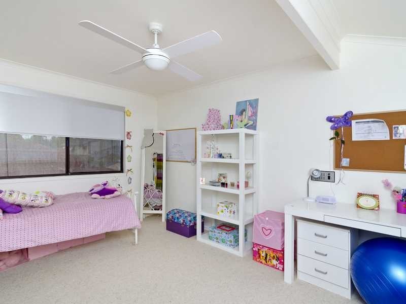 1 Chestnut Street, Elanora QLD 4221