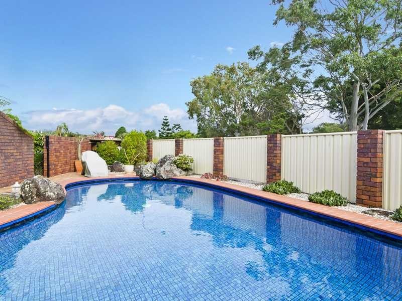 1 Chestnut Street, Elanora QLD 4221