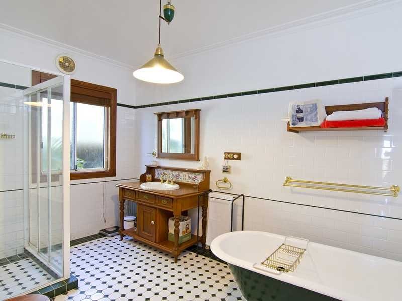 77 Crest Drive, Currumbin QLD 4223