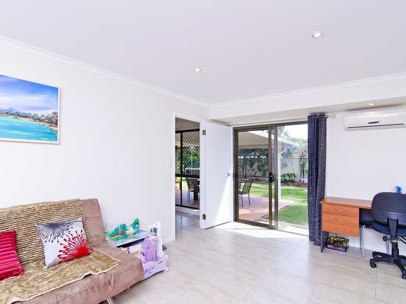 90 Saffron Street, Elanora QLD 4221