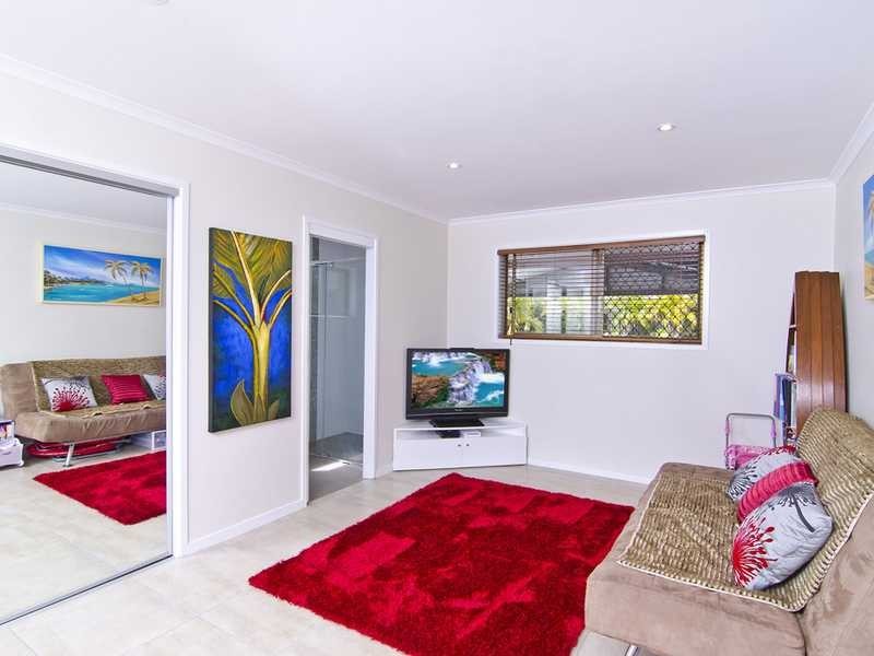 90 Saffron Street, Elanora QLD 4221