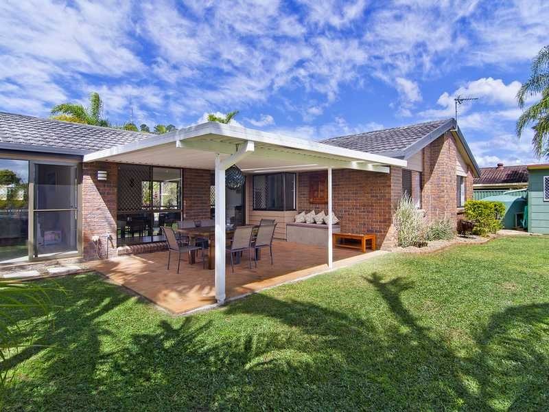 90 Saffron Street, Elanora QLD 4221