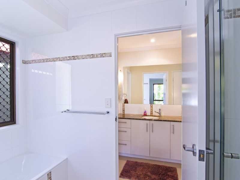 90 Saffron Street, Elanora QLD 4221