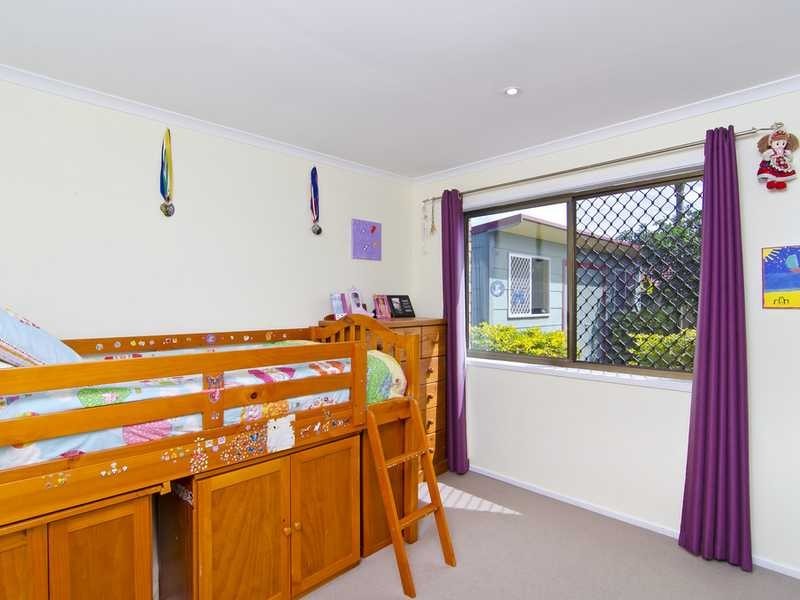 90 Saffron Street, Elanora QLD 4221