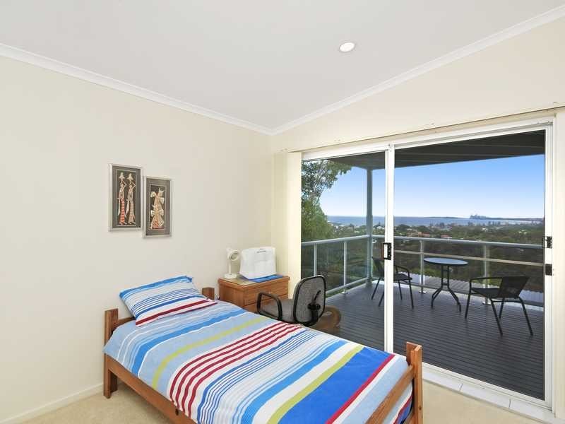 67 Crest Drive, Currumbin QLD 4223