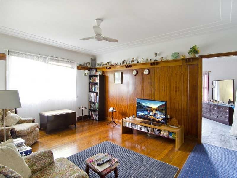 4 Fourteenth Avenue, Palm Beach QLD 4221