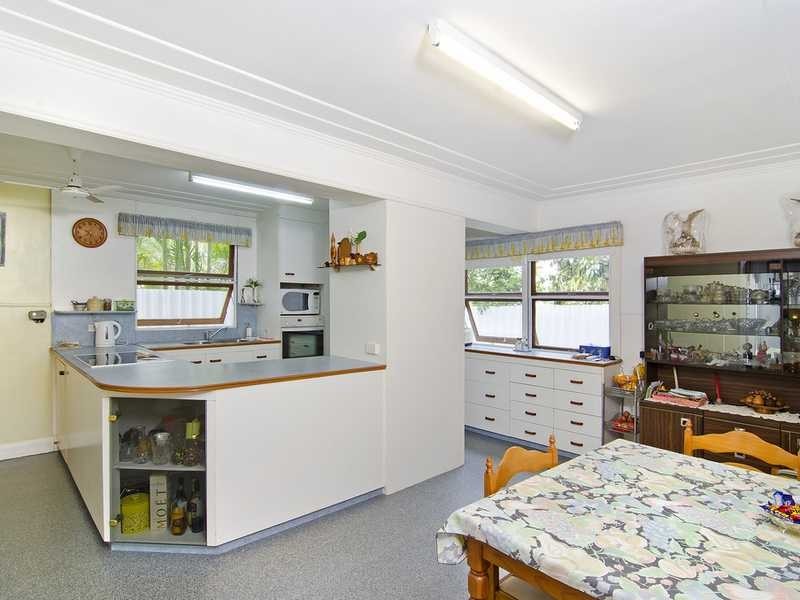 4 Fourteenth Avenue, Palm Beach QLD 4221