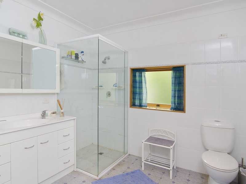 4 Fourteenth Avenue, Palm Beach QLD 4221