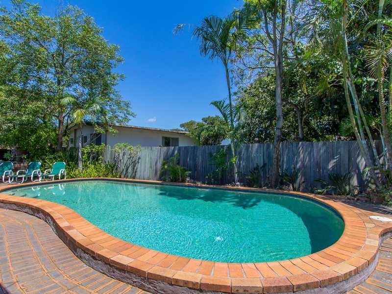 17 Flores Street, Palm Beach QLD 4221