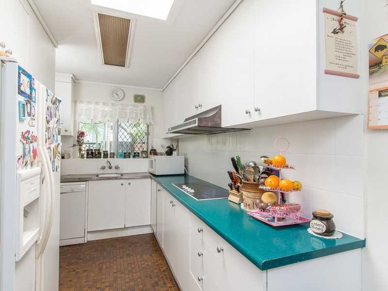 17 Flores Street, Palm Beach QLD 4221