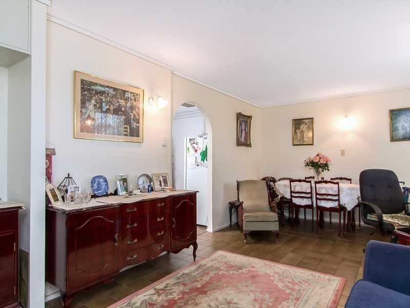 17 Flores Street, Palm Beach QLD 4221