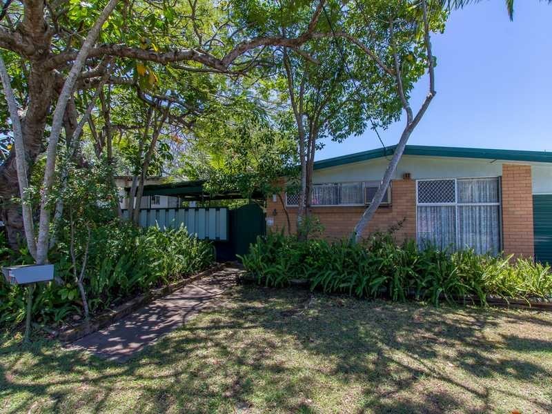 17 Flores Street, Palm Beach QLD 4221