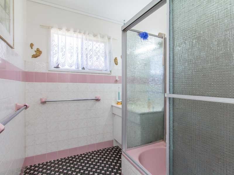 17 Flores Street, Palm Beach QLD 4221