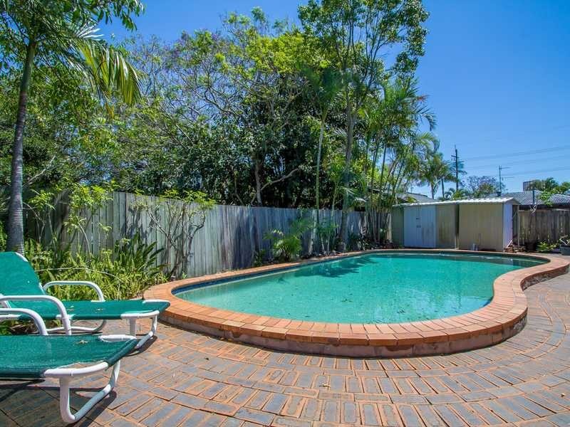 17 Flores Street, Palm Beach QLD 4221