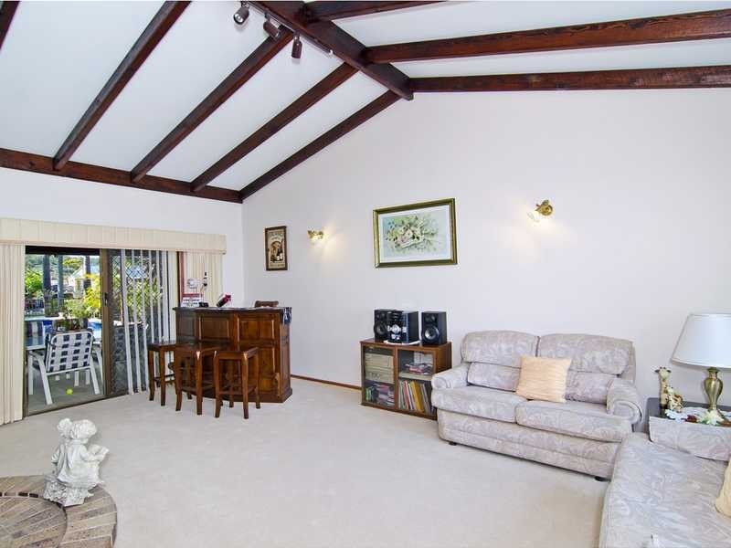 7 Kingfish Court, Palm Beach QLD 4221