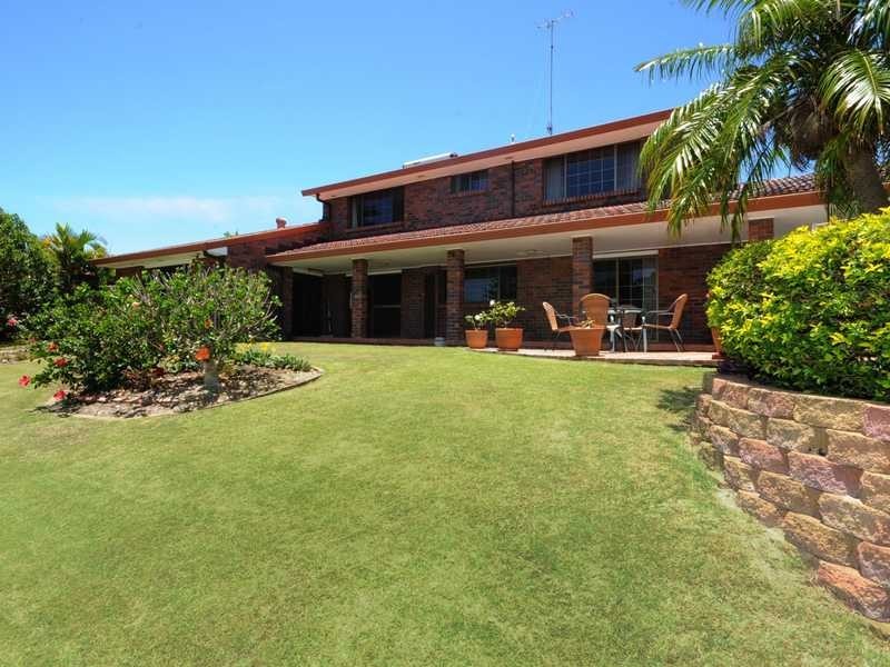11 Spinnaker Court, Currumbin Waters QLD 4223
