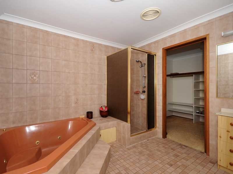11 Spinnaker Court, Currumbin Waters QLD 4223