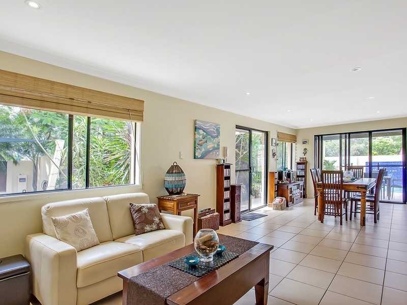 1 Holbrook Way, Elanora QLD 4221