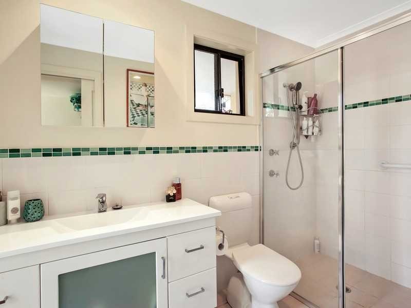 1 Holbrook Way, Elanora QLD 4221