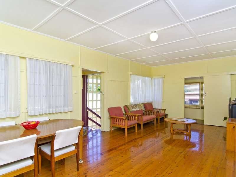 7 Tenth Avenue, Palm Beach QLD 4221