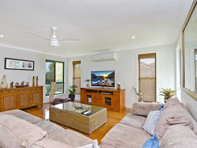 8 Goldvilla Drive, Elanora QLD 4221