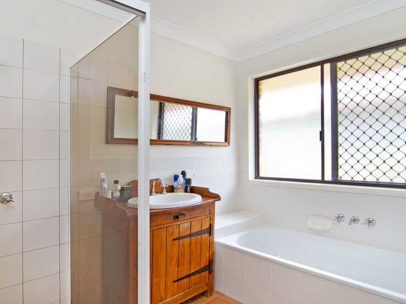 16 Avocado Street, Elanora QLD 4221