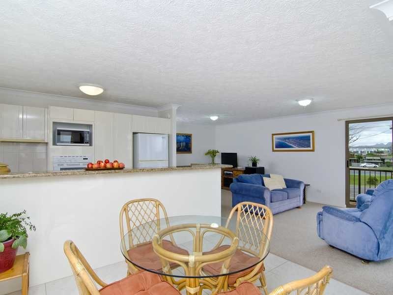 4/2 Surf Street, Bilinga QLD 4225