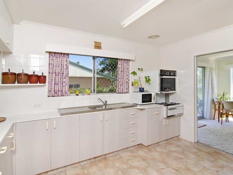 37 Twelfth Avenue, Palm Beach QLD 4221