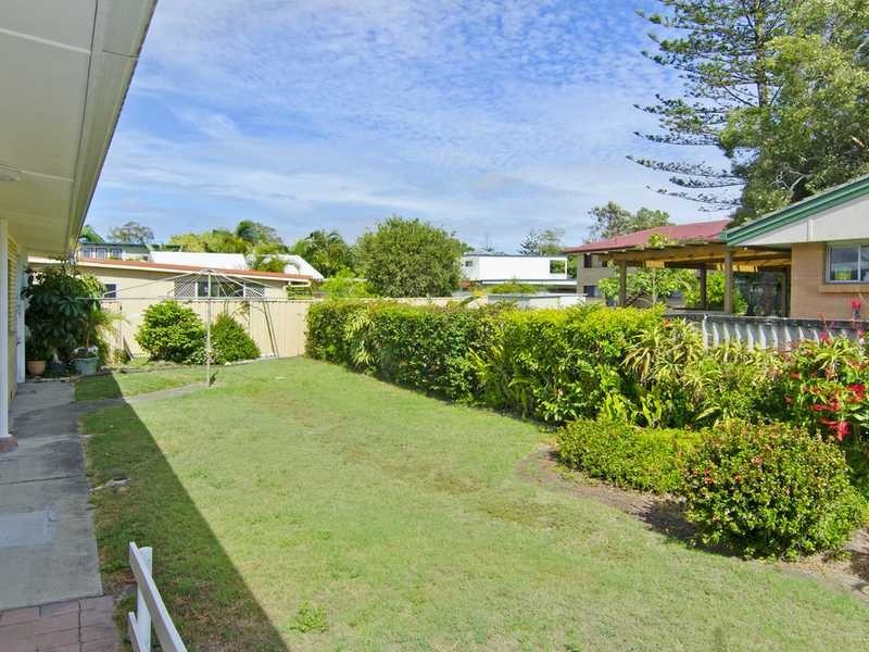 37 Twelfth Avenue, Palm Beach QLD 4221