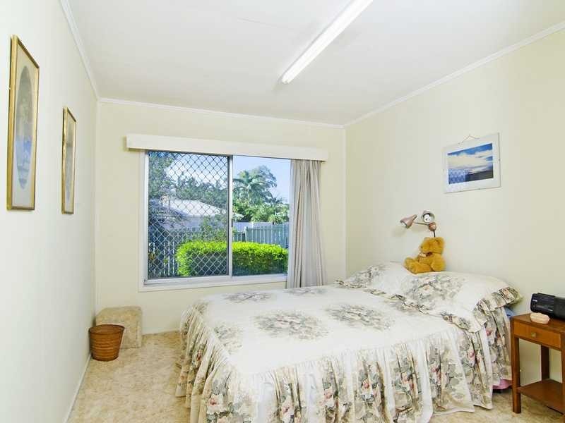 37 Twelfth Avenue, Palm Beach QLD 4221