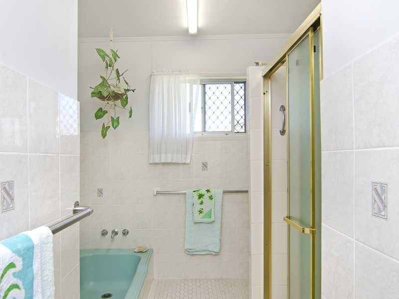 37 Twelfth Avenue, Palm Beach QLD 4221