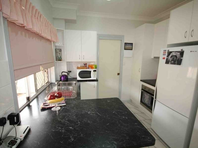 2/4 Maranta Street, Elanora QLD 4221