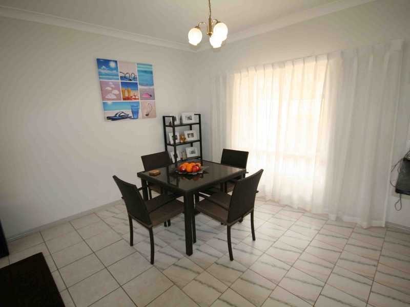 2/4 Maranta Street, Elanora QLD 4221