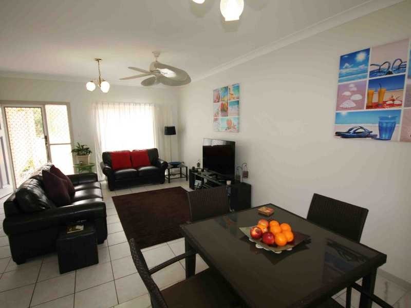 2/4 Maranta Street, Elanora QLD 4221