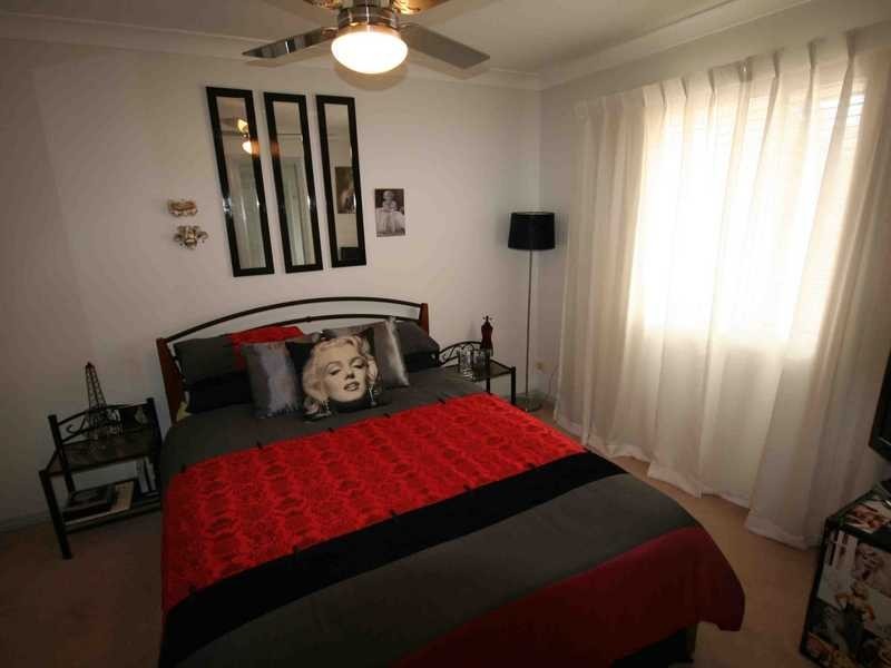 2/4 Maranta Street, Elanora QLD 4221